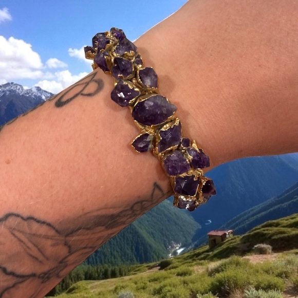 ✨ Raw Amethyst & Gold Tone Crystal Statement Cuff Bracelet ✨ - Picture 1 of 5